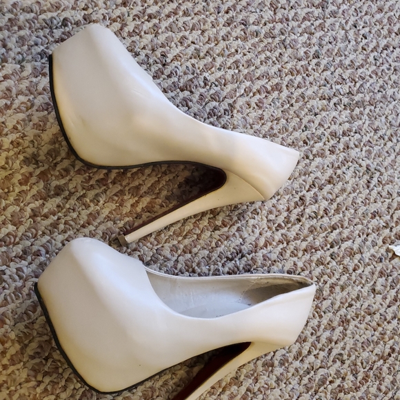 BEIGE PLATFORM RED BOTTOM INSPIRED STILETTOS - Picture 4 of 5